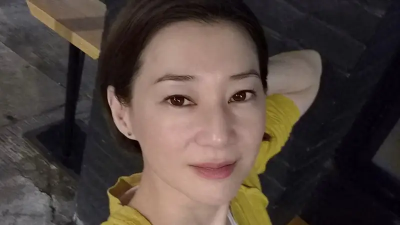 49岁港姐清空与丈夫合照,婚姻状况疑生变,二婚嫁入豪门隐忍多年