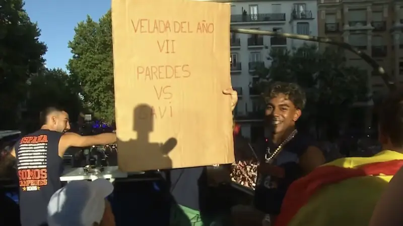 亚马尔举起标语年度拳击之夜帕雷德斯VS加维世界杯决赛后冲突事件引国际足联调查