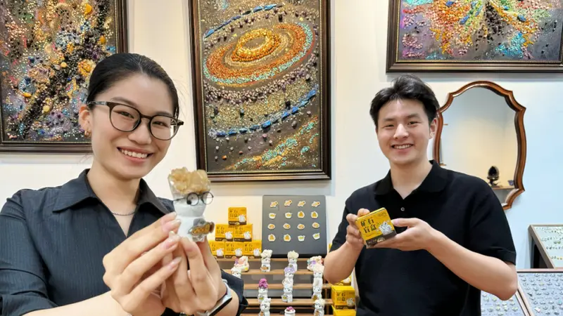 把矿石做成盲盒爆款，青春小店凭实力出圈