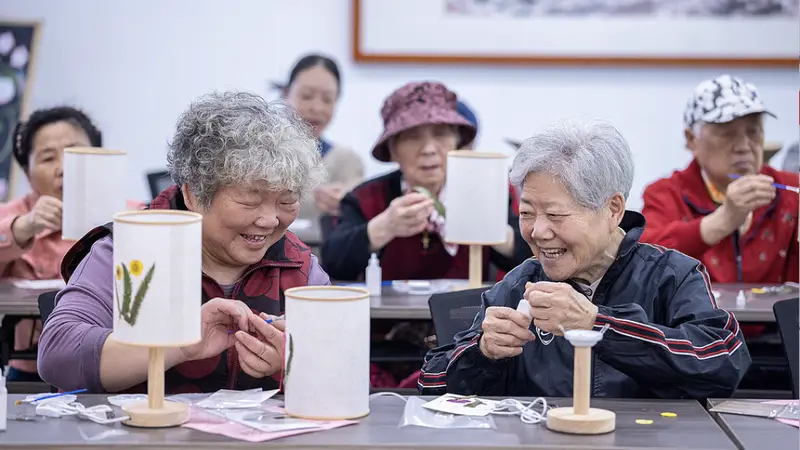 刘世锦:建议城乡居民人均养老金每月收入增至1000元