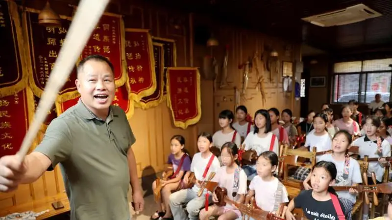 广西侗乡学子暑期学艺传非遗