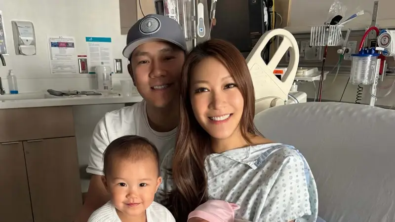 周美欣二胎顺产不到一小时,羊水破裂喷了老公一身