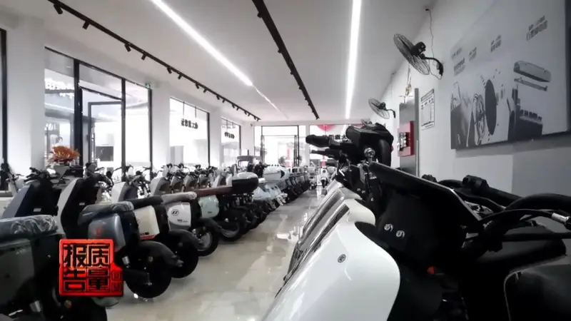 非标电动车黑灰产链条曝光:时速50公里显示25公里,先办牌照再造车