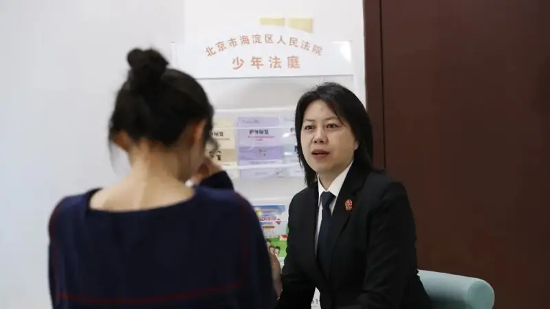 “选爸爸还是选妈妈?”一位女法官听见孩子没说出的真心话