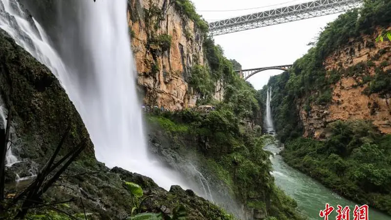 贵州兴义马岭河峡谷风光壮丽吸引全球游客