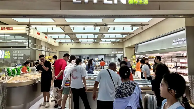 新鲜零食赛道混战：原生品牌、传统零食龙头、跨界玩家扎堆入场