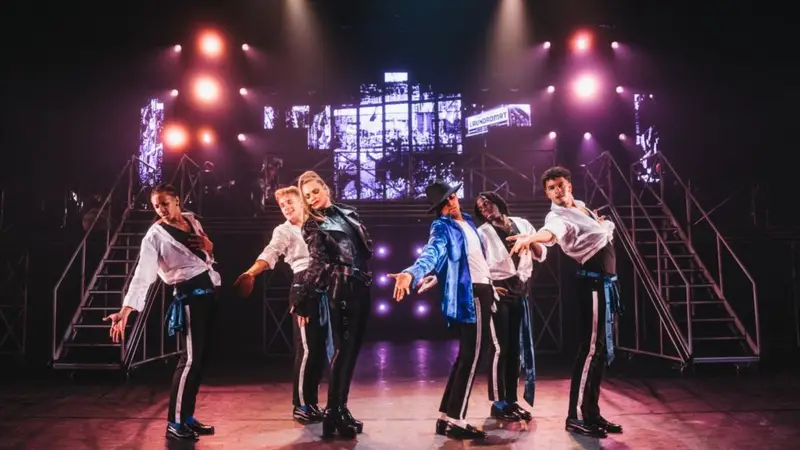 30首传世金曲串联,这部伦敦西区音乐剧再现MJ传奇人生
