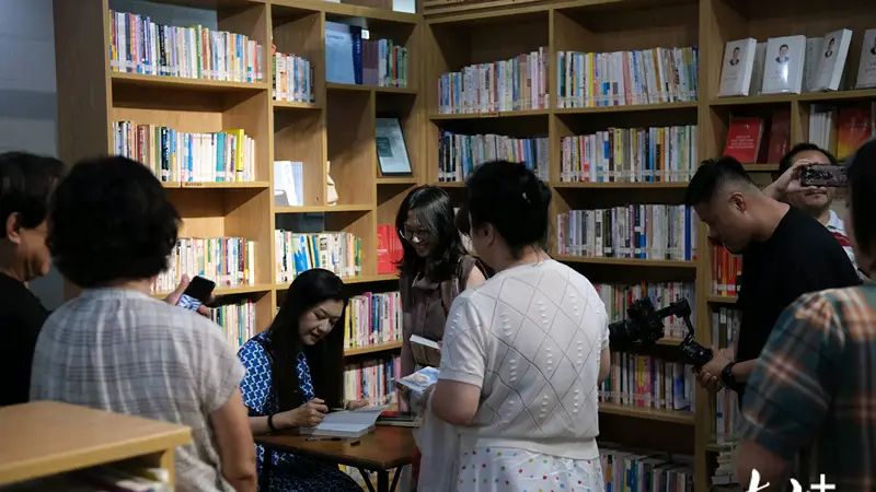 潮汕非遗嵌瓷题材长篇小说发布 讲述女性传承技艺活出自我故事