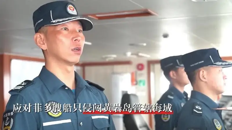 中国海警水炮喷射菲侵闯船只，菲船掉头逃窜