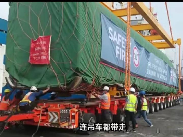 部分中资企业已经启动撤离程序。连吊车都带走!