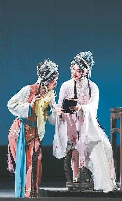 新编京剧《红笺》首演