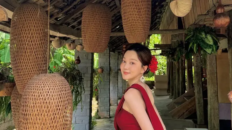 夏露带俩儿子西双版纳游玩,穿上少数民族服装差点没认出来!