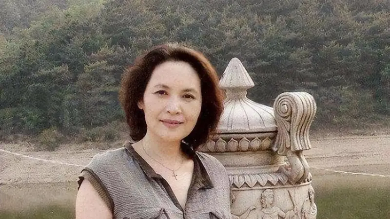 李秀明移居加拿大二十余年 70岁近况曝光 日常朴素显安静