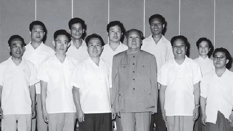 69年厨师失误做了道苦瓜炒鸡丁,毛主席笑问:这是新发明吗?