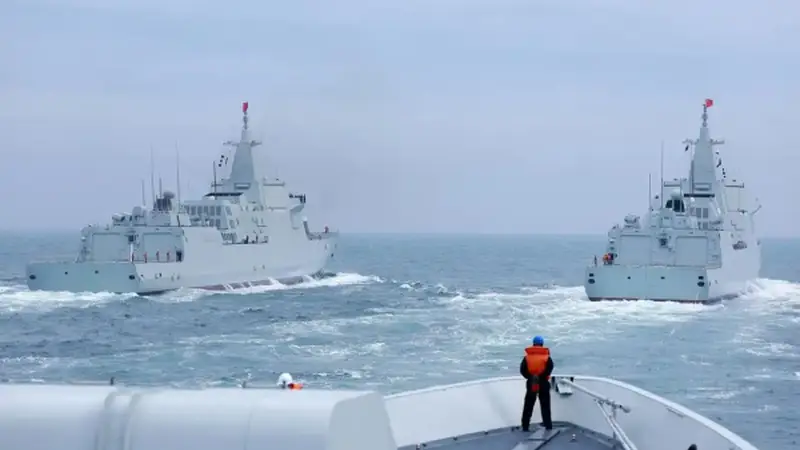 中国军舰在日本周边海域“刷屏出现”