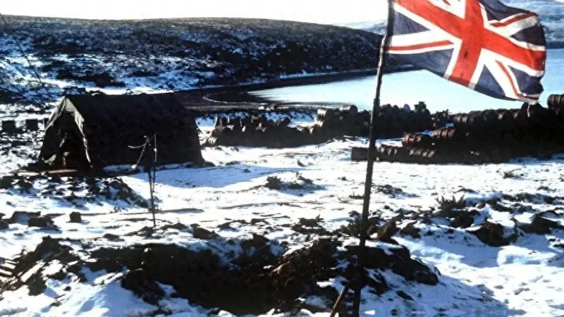 英国放弃了3000万平方公里的殖民地,为啥不肯放弃1.2万的马岛?