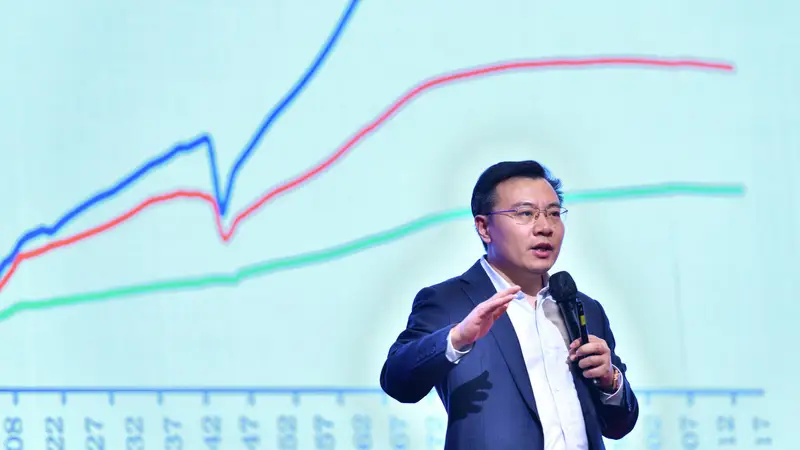 任泽平付费群风波后改换上课方式,VIP会员吐槽:跟着他买什么亏什么
