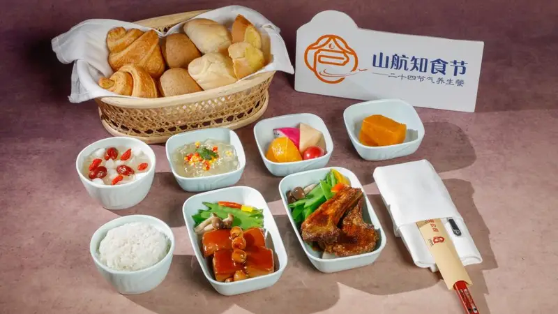 轮渡上撸串,高铁外卖现炒……为了“好好吃饭”,旅途餐桌正在上新
