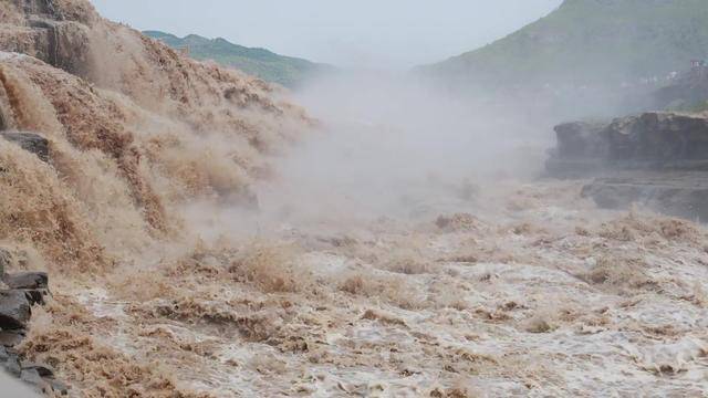 洪峰过境，壶口瀑布双瀑同泄重现90版50元人民币经典盛景