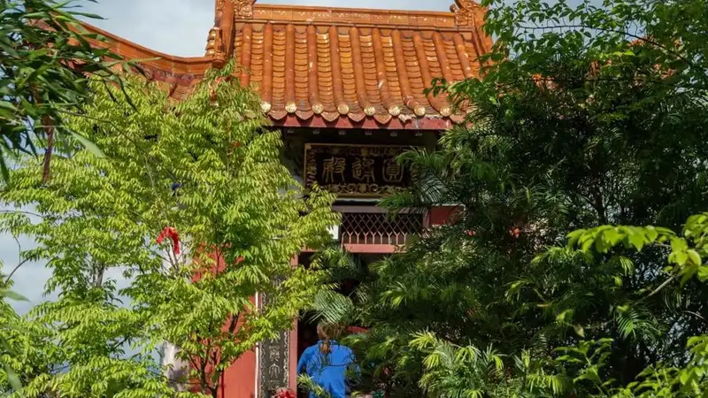 巫溪有座藏在云端的寺庙,建在1200米的悬崖上号称“小武当”,曾是川东三大古刹之一