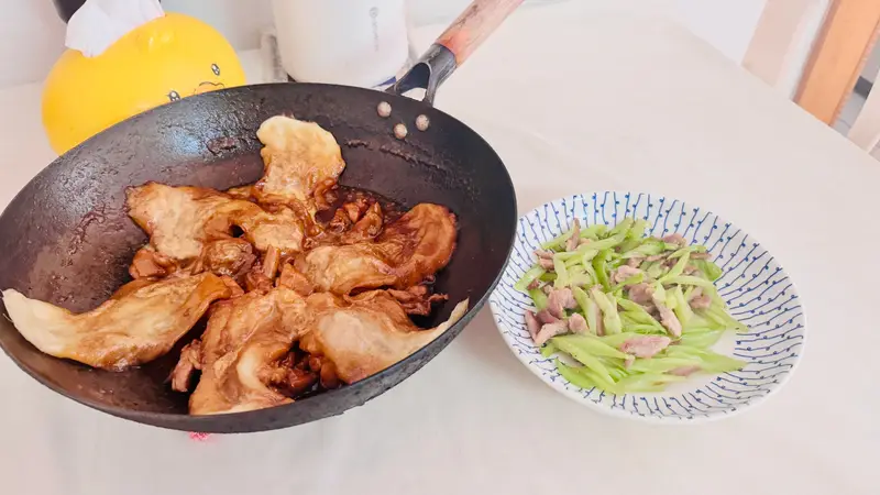 孩子想吃地锅鸡我炒芹菜的应对