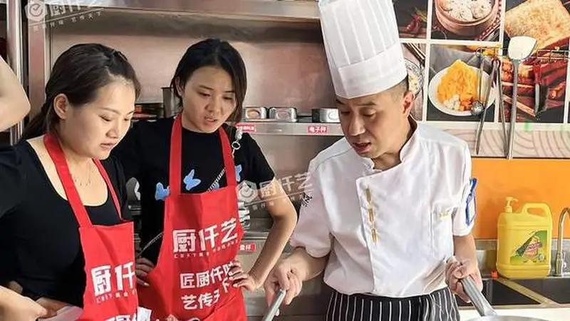 捞汁小海鲜去哪里学正宗?先搞懂这几点再花钱,厨仟艺帮你避坑!