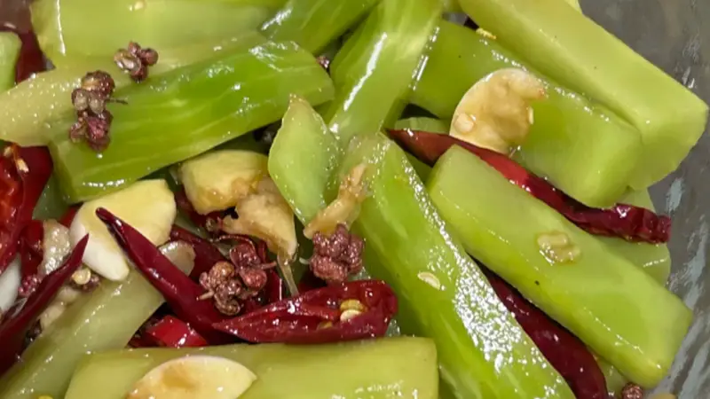 南昌早餐标配小菜是什么?脆爽腌莴笋清爽解腻