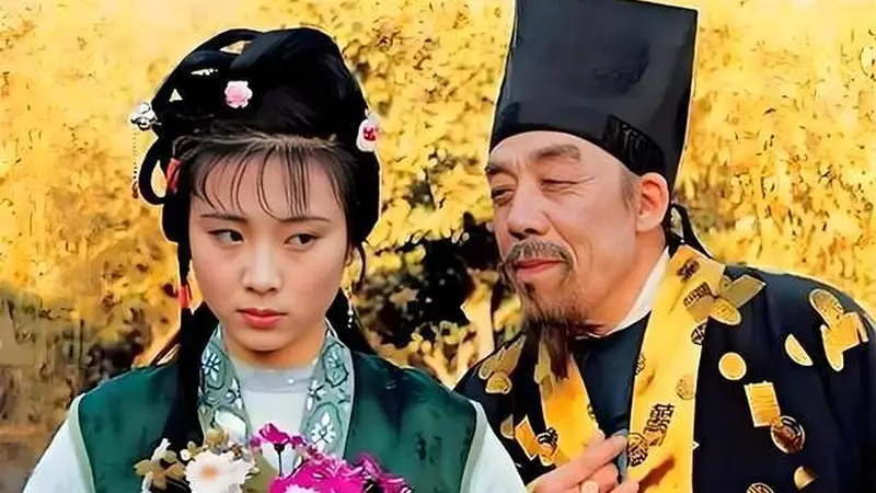 红楼梦》里没台词的嫣红,一只蝴蝶风筝照见贾府最深处的肮脏
