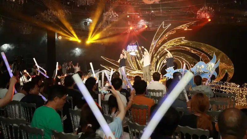 海风当伴奏,非遗当背景,这场渔村音乐会“科里科气”又“土里土气”