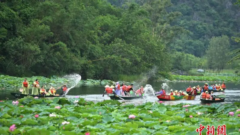 云南普者黑花脸文化系列活动启幕 邀客赏花避暑旅居