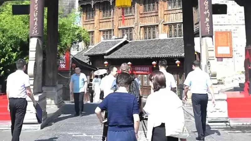 从“过境游”到“旅居留”——省政协办公厅新闻采访团铜仁旅居产业一线见闻