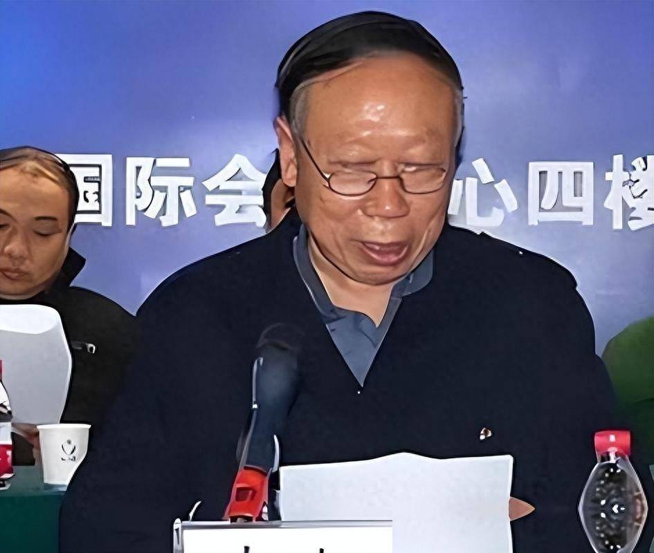 他是共和国反贪第一人，1993年因乘车问题，把一副部级领导拉下马
