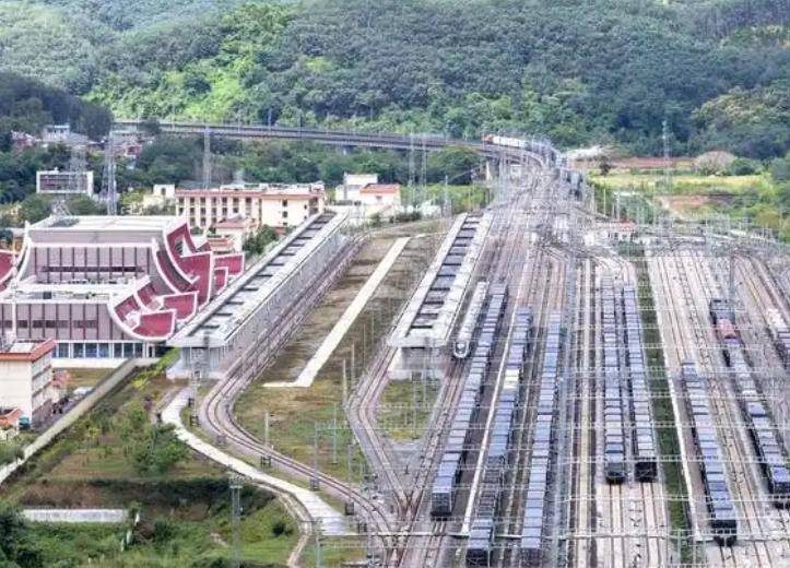 中国又一城市被“占领”，37万外国人就不走了，但目的不是旅游？