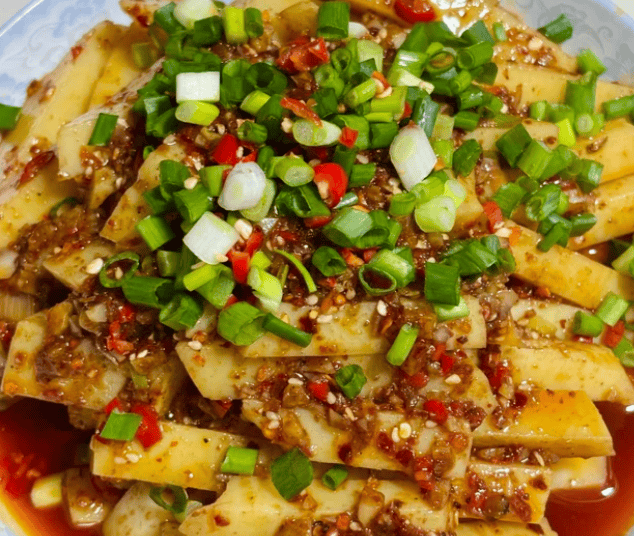 街边经典老味道，黄凉粉配稀饭是夏日绝配