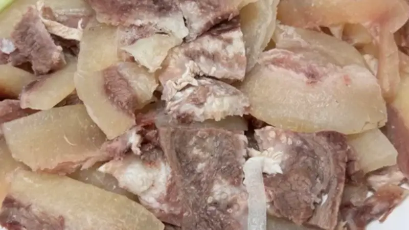 皮带同煨胶质醇香,一锅烫皮牛肉温润山城冬夏