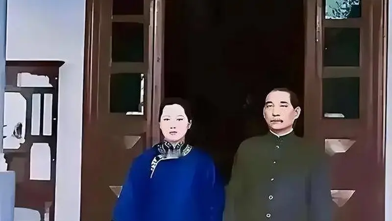这是30岁的宋庆龄和丈夫孙中山的真实样子,可不是演员演出来的。