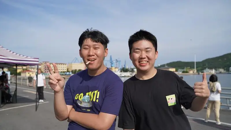 缘分命中注定!上海小伙帮台湾游客拍照,意外认出失联77年大伯