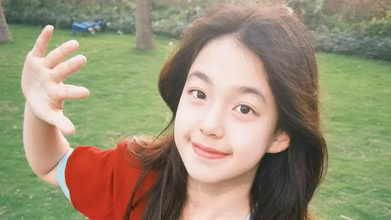 刘畊宏为女儿庆祝13岁生日 小泡芙亭亭玉立好漂亮