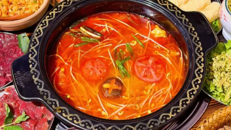 贵州开胃神汤：软烂豆米与发酵酸菜的舌尖诱惑