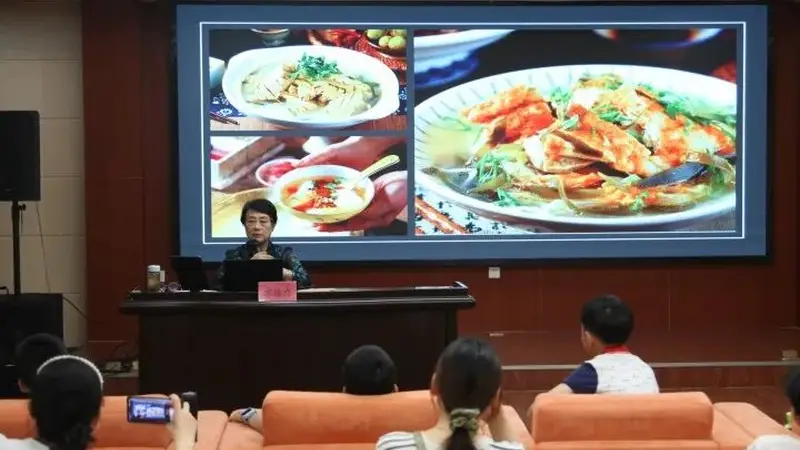 活动报道‖烟火藏文脉 早茶忆乡愁：“早点来泰州” 第三讲开讲