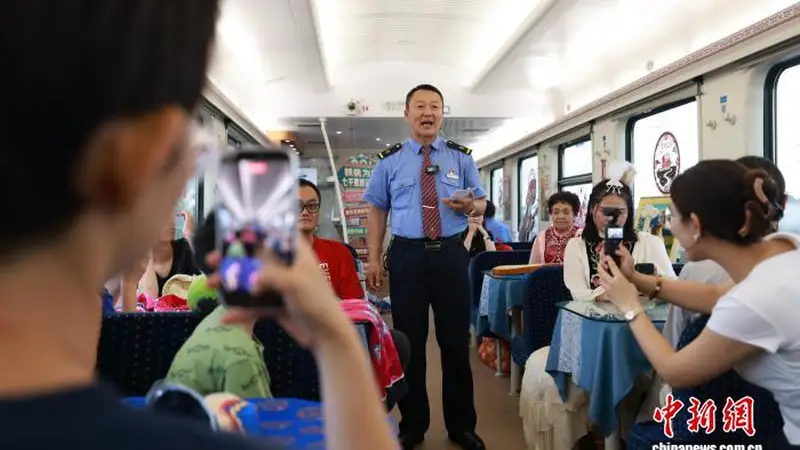 中国北疆列车助力少数民族文化传承