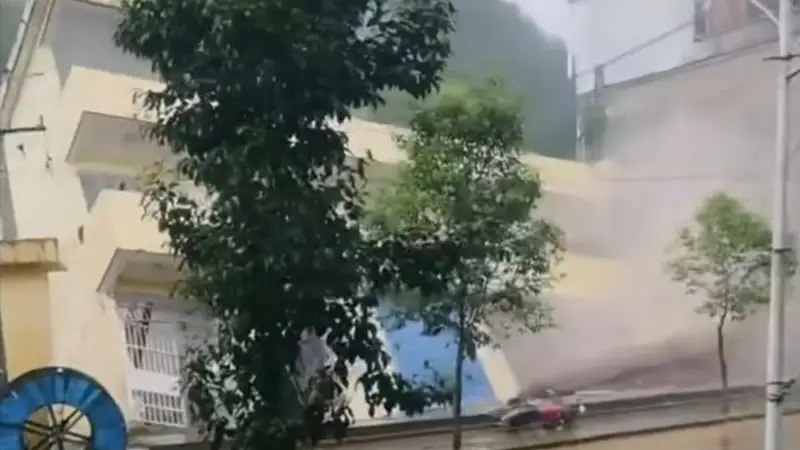 陕西商洛一乡镇电管站被洪水冲垮，当地派出所：人员已提前撤离，无伤亡