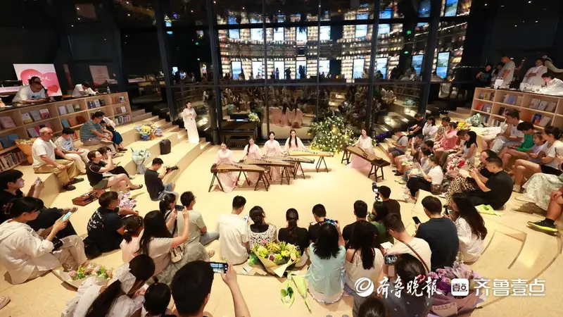 山海相守，时光永恒！鲁渝新人在时光塔上聆听“爱的永恒”音乐会