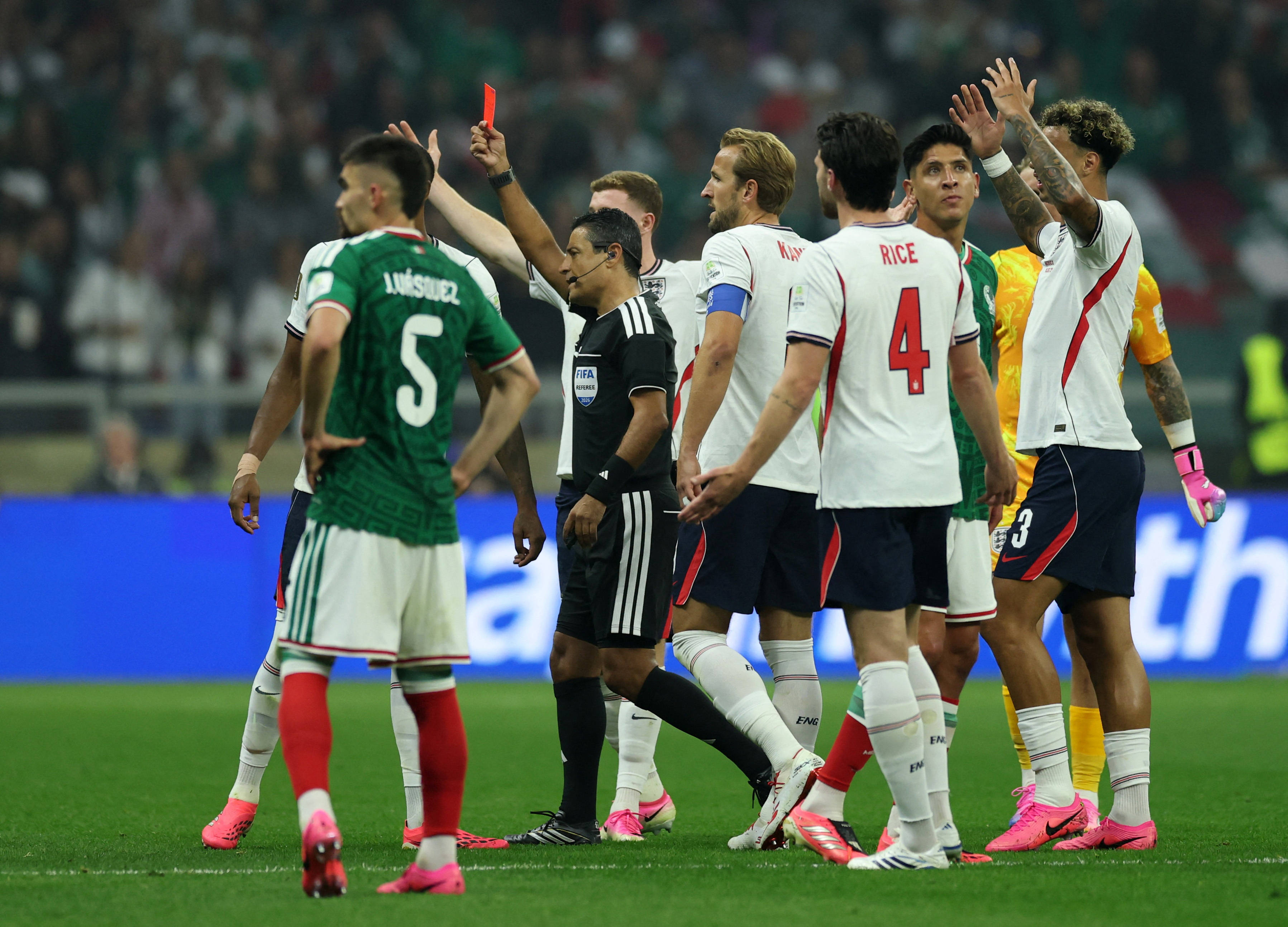 FIFA官方公告宽萨战墨西哥染红禁赛2场 无缓刑立刻执行
